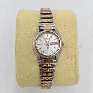 VTG Seiko SQ Watch Women 25mm White Dial Two Tone Daydate Round 8523-0059 NewBat